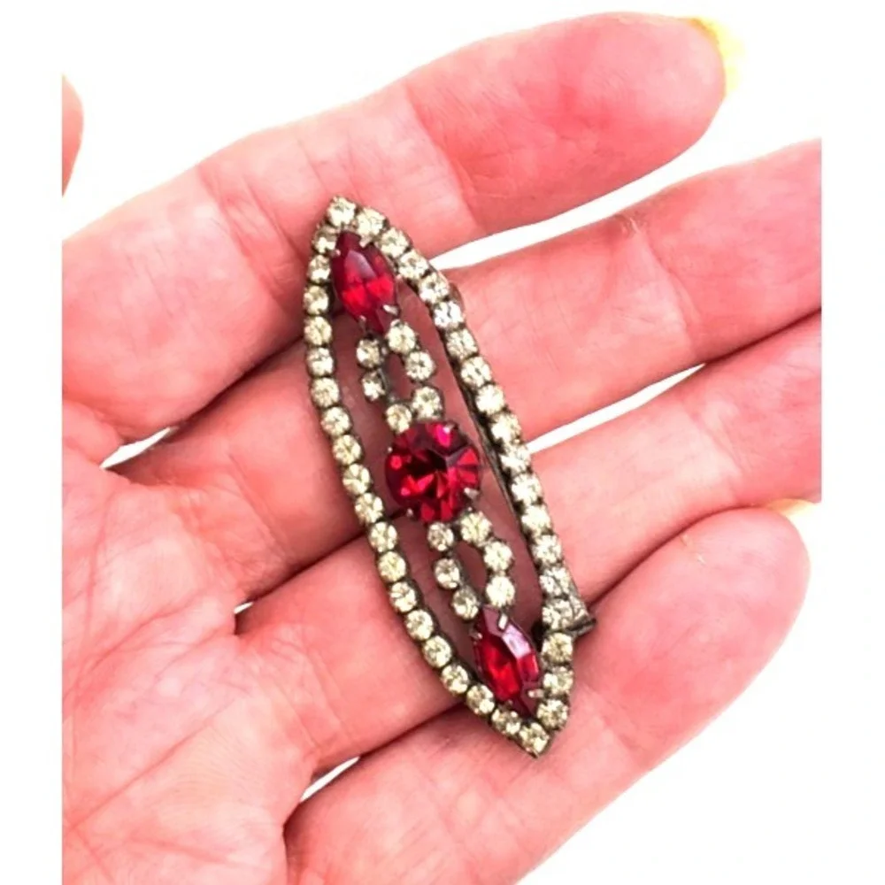Antique Silver Tone Top Quality Prong Set Red Rhinestones Brooch Pin